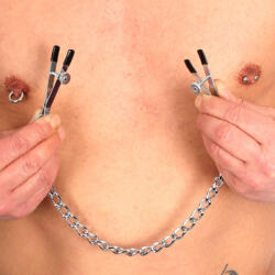 The Red Fémmellbimbó csipesz lánccal - különleges érzéki élményekhez