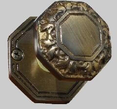 Gomboss/Perfekto Barokk Lengőajtó gomb Antik súrolt felület (30-000005-80)