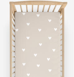 Goldea gyermek körgumis pamut lepedő kiságyba - szívecskék, latte színű alapon 60 x 120 cm