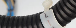 SapiSelco - Ipari Minőség Feliratozható kábelkötegelő 200x4, 5 35x13mm jelölőtáblával (100db/csomag) Típus: SapiSelco
