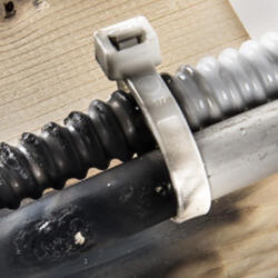 SapiSelco Égésgátlós önoltó UL94V0 kábelkötegelő - gyorskötöző 280x4, 5 mm (100db/csomag) SapiSelco [SEL-EC2-2425R]