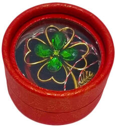 Aranjamente florale - Martisor tip brosa, Lucky, in cutie rotunda