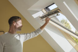 Velux GLL ablak felső kilinccsel, háromrétegű üveggel 78x98 cm (GLL MK04 1061)