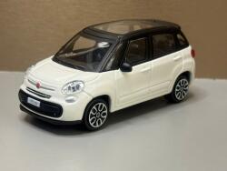 Bburago Fiat 500L 2013 White1/43 (27623)
