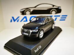 iSCALE Audi Q5 Myth Black 20161/43 (2191)