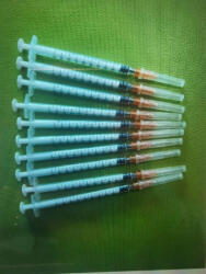 SALUS 1 ml egyszerhasználatos holttér nélküli fecskendő 25g tűvel (levehető)