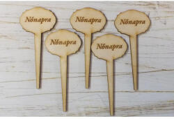  Natúr fa - "Nőnapra" beszúrható tábla 9cm 5db/csomag - feliratként és tábladíszként