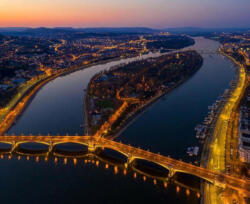Romantikus éjszakai sétarepülés Budapest felett | 1 óra