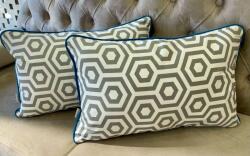 Hiko Set 2 perne decorative 2Face din bumbac plin, cu fata detasabila, Hiko Geometric gri cu vipusca turcoaz 2x40x60cm