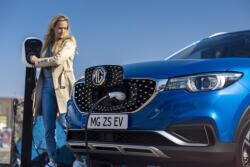 Tech-Mobile Keskeny szimpla töltőoszlop 7.4 kW Duosida fali töltővel 5 m Type 2 csatlakozóval szerelt kábellel