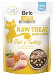 Brit Care Raw Treat Freeze Dried Hair Skin Cat 40 g recompensa liofilizata din peste si curcan cu probiotice pentru pisici