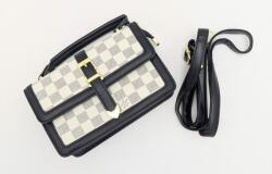  Louis Vuitton Paris Fekete-Fehér válltáska ( nem eredeti)
