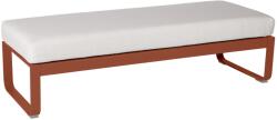 Fermob Fehér kárpitozott pad Fermob Bellevie 148 cm, földpiros talppal (FB-8494-20-81)