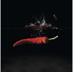 Pure Living Tablou sticlă Pure Living Pepper On Black III 30x30 cm (GLA1224A)