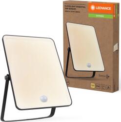 OSRAM Essential LED-es reflektor mozgás- és fényérzékelővel, 50W, 4500 lm, meleg fény (3000K), IP65, fekete, F energiaosztály