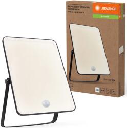 OSRAM Essential LED-es reflektor mozgás- és fényérzékelővel, 50W, 4750 lm, semleges fény (4000K), IP65, fekete, F energiaosztály