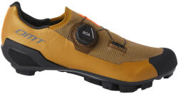 DMT Pantofi de ciclism cu talpa din carbon si sistem BOA KM30 47 Brown (KM30CB3470)