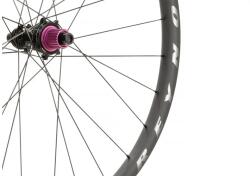Reynolds Blacklabel 307 Enduro Expert 27, 5-es MTB karbon kerékszett (30x584), tárcsafékes (CenterLock), átütőtengelyes Boost (15x110, 12x148), Sram XD, Microspline 12s, TL-Ready, hookless, 1870g, fekete