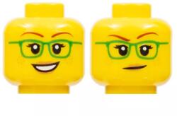 LEGO® 3626pb2377c3 - LEGO sárga női minifigura fej zöld szemüvegben, egyik oldalán mosolygós másik oldalon zárt szájú arccal (3626pb2377c3)