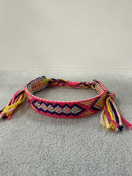  Fonott karkötő élénk rózsaszín alapon - igazi színkavalkád minden napra (VK04)