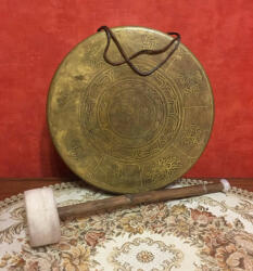  Kézzel készített 7 fémes mantrával díszített tibeti gong - 26 cm