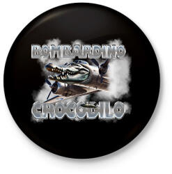 printfashion Bombardino Crocodilo - Kitűző, hűtőmágnes - Fekete (17437631)