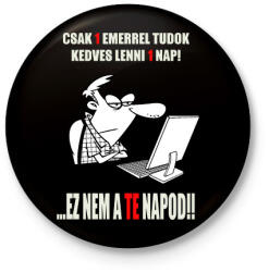 printfashion EGY NAP EGY EMBER - Kitűző, hűtőmágnes - Fekete (17335520)