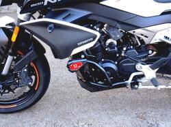 RDMOTO Engine guards RDMOTO CF176KDSL01K fekete (with protectors)