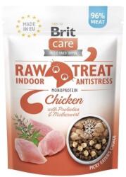 Brit Care Raw Treat Indoor Antistress 40 g gustare liofilizata cu pui, probiotice si extract de roinita pentru pisici adulte