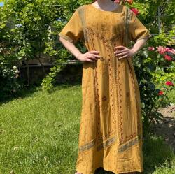 Ie traditionala Rochie Lunga Brodata Miuta 108