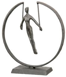  „Egyensúlyban a végtelenben - Absztrakt fém szobor az emberi lépés szimbólumával 21cm