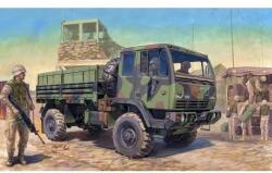 Trumpeter 1/35 M1078 (LMTV) platós katonai teherautó modell (TRU01004)