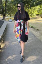 FashionLand ROCHIE MIDI ASIMETRICA CU BUZUNARE SI MANECA SCURTA FUNDA FLOWER FACE TALIE UNICA Multicolora