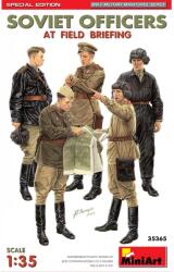 MiniArt Models 1/35 Szovjet tisztek eligazításon katonai figura modell (35365)