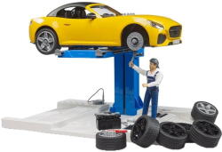 BRUDER bworld Car Service Center + bruder Roadster (62112) Figurina