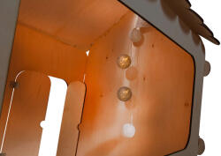  Fából készült gyerekház táblával és asztallal (KX3831)