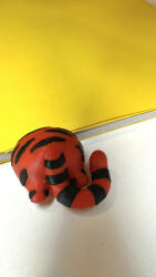  Tigris popó könyvjelző - 3D nyomtatott, cirmos hátsóval (KK13)