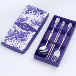  3 részes rozsdamentes acél evőeszköz szett pálcikával, lila díszdobozban, 21 x 10 cm