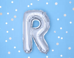  R betű ezüst lufi
