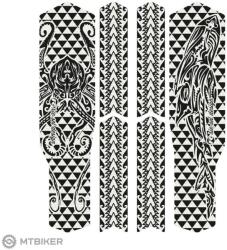 Rie: Sel design TAPE 3000 fólia a lánc alatt, maori