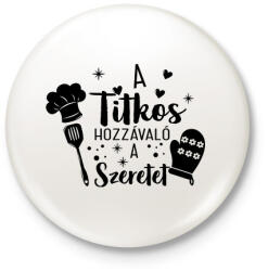 printfashion A titkos hozzávaló a szeretet - Kitűző, hűtőmágnes - Fehér (17692020)