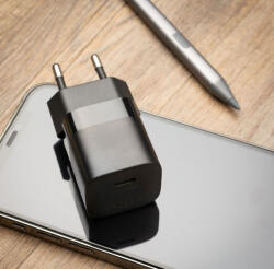 FIXED Okostelefon hálózati töltő USB-C PD3 20W fekete + USB-C / Lightning kábel 1m FIXED Mini PD Travel Charger Kit (PO_FIXC20M-CL-BK)