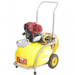 GeoTech Pulverizator profesional cu carucior GeoTech 30 litri, benzina 4 timpi, 1.5 CP, 15-25Bar, Inaltime 6m, furtun 10m Pulverizator