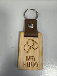  Egyedi gravírozott fa kulcstartó "Happy Birthday