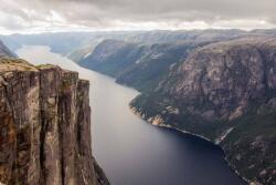 DIMEX ART Fototapetă vlies fiordul lysefjorden, norvegia 375 x 250 cm