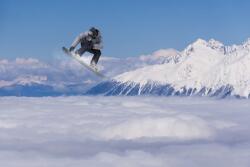 DIMEX ART Fototapetă vlies snowboarder zburător 375 x 250 cm