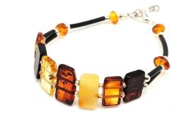 R. M. ékszer Borostyán lapcsiszolt kapcsos karkötő 14-16mm (023640)