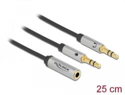 Delock Headset adapter 1 x 3, 5 mm-es 4-tűs anya sztereo jack - 2 x 3, 5 mm-es, 3-tűs apa sztereo jack (66740) (66740)
