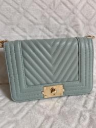  Láncos kistáska (több szín) menta