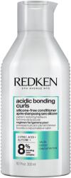 Redken Regeneráló professzionális hajbalzsam, Redken Acidic Bonding Curls citromsavval és glicinnel, sérült és túldolgozott göndör és nagyon göndör hajra, szilikon nélkül, 300ml